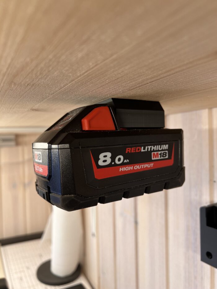 Milwaukee M18 batteriholder med lås